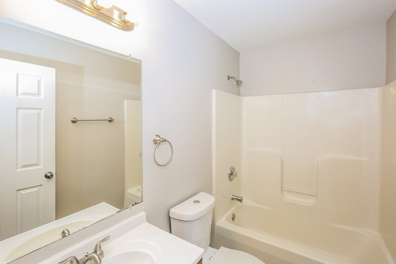 1,900/Mo, 7019 Idlewild Brook Ln Charlotte, NC 28212 Main Bathroom View