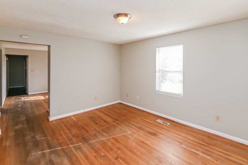 1,540/Mo, 55 Hawthorne St Sw Concord, NC 28027 Living Room View 2
