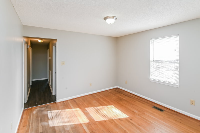1,540/Mo, 55 Hawthorne St Sw Concord, NC 28027 Living Room View 3