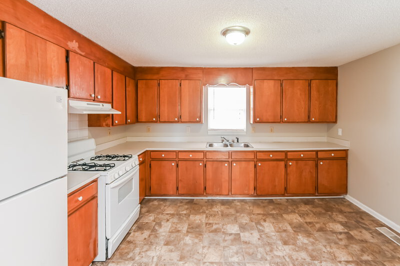 1,540/Mo, 55 Hawthorne St Sw Concord, NC 28027 Kitchen View 2