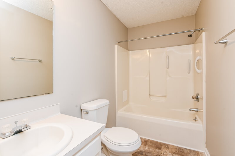 1,540/Mo, 55 Hawthorne St Sw Concord, NC 28027 Bathroom View