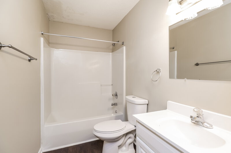 1,650/Mo, 103 Doree Ln Crouse, NC 28033 Main Bathroom View