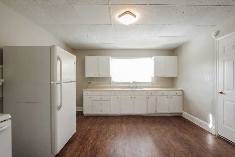 1,440/Mo, 242 Crigler St S Charlotte, NC 28208 Kitchen View