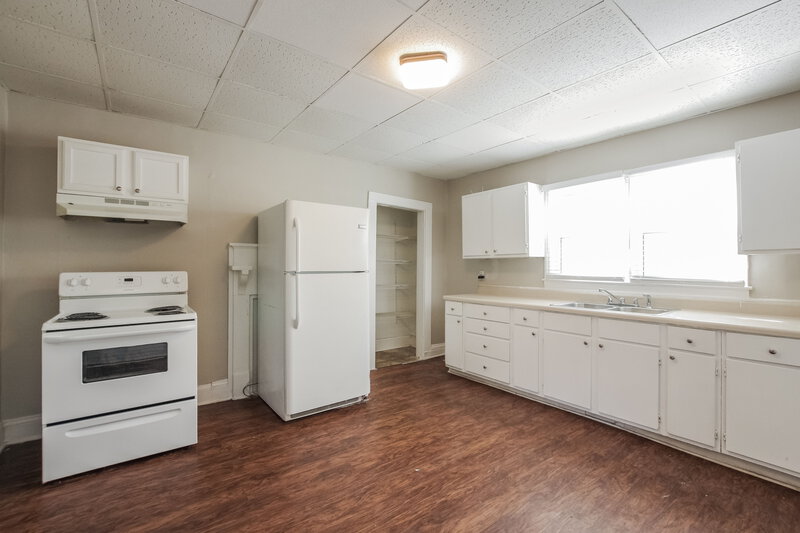 1,440/Mo, 242 Crigler St S Charlotte, NC 28208 Kitchen View 3