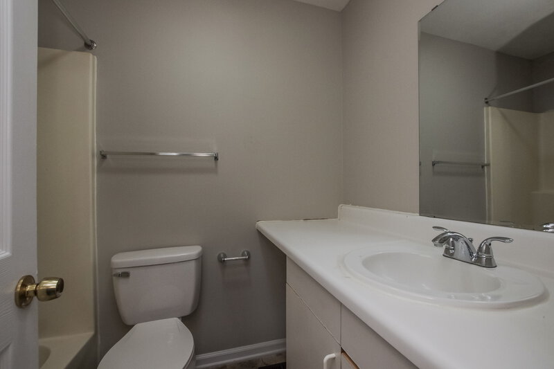 1,440/Mo, 242 Crigler St S Charlotte, NC 28208 Bathroom View