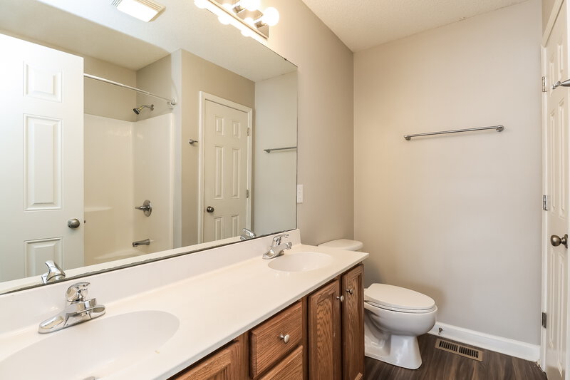 1,845/Mo, 105 Birch Ct China Grove, NC 28023 Main Bathroom View