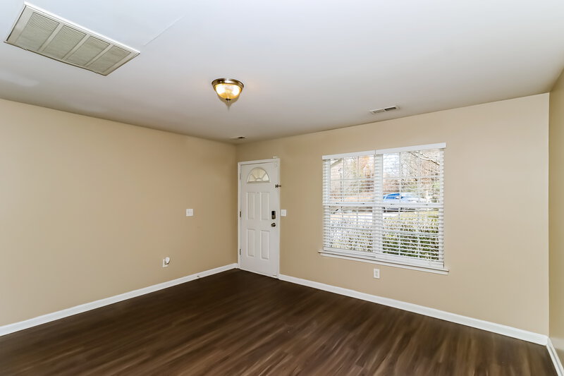 2,780/Mo, 831 Valley Ridge Rd Charlotte, NC 28214 Living Room View