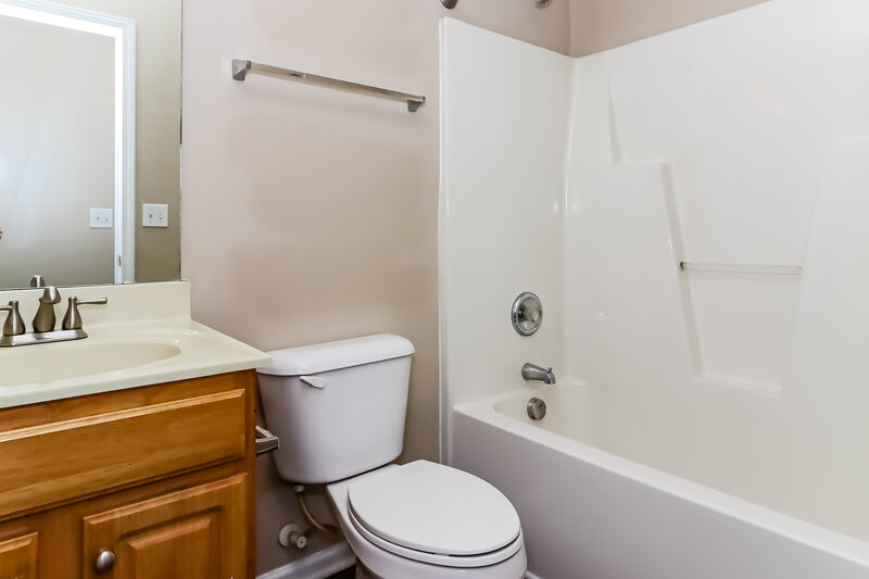 2,780/Mo, 831 Valley Ridge Rd Charlotte, NC 28214 Bathroom View