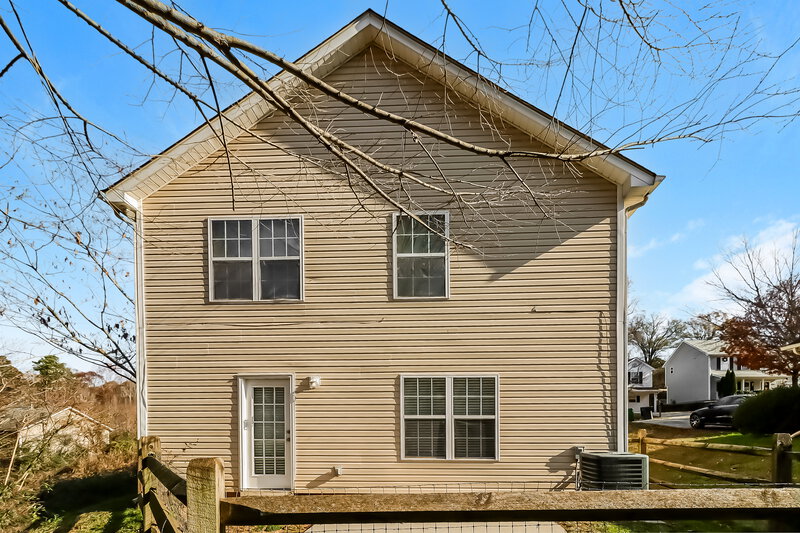 2,780/Mo, 831 Valley Ridge Rd Charlotte, NC 28214 Rear View 2