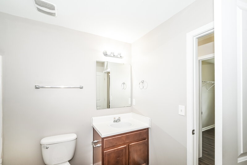 1,795/Mo, 818 Rook Rd Charlotte, NC 28216 Bathroom View