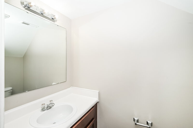1,795/Mo, 818 Rook Rd Charlotte, NC 28216 Bathroom View 2
