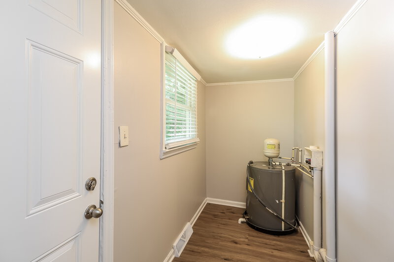 1,115/Mo, 508 Allison St W Gastonia, NC 28052 Laundry Room View