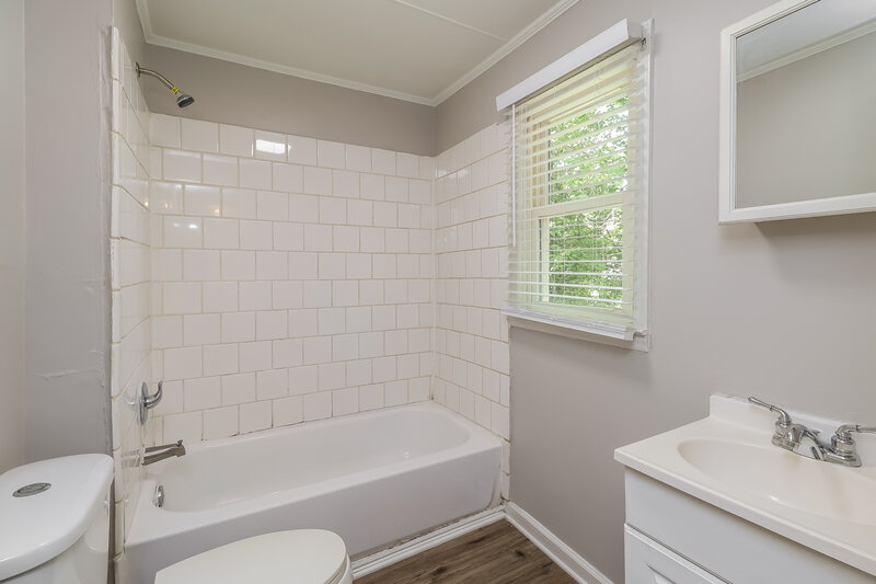 1,115/Mo, 508 Allison St W Gastonia, NC 28052 Bathroom View