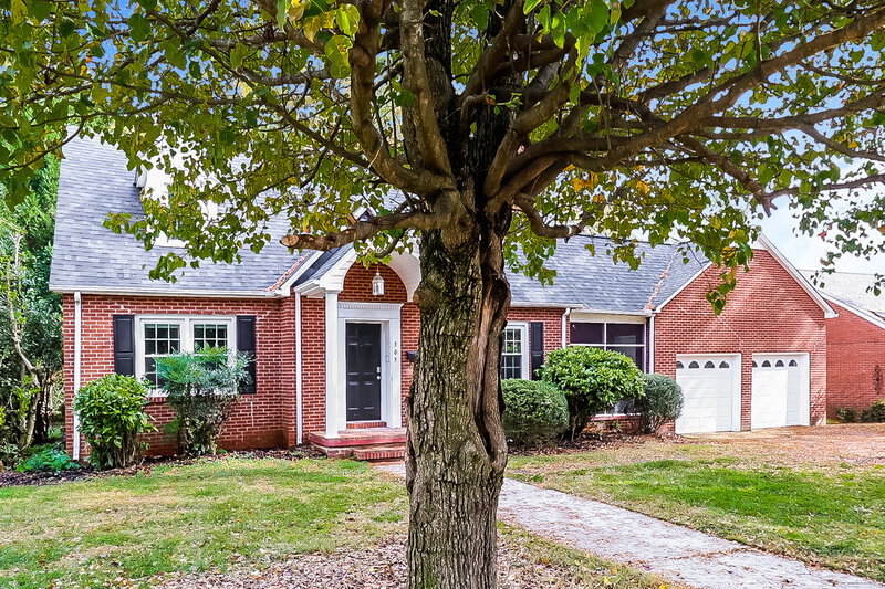 1,785/Mo, 305 S Mulberry St Cherryville, NC 28021 Front View