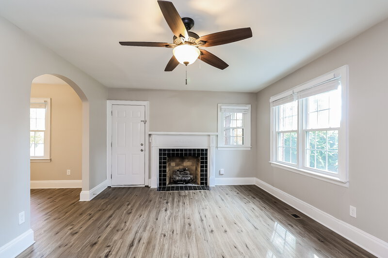 1,785/Mo, 305 S Mulberry St Cherryville, NC 28021 Living Room View