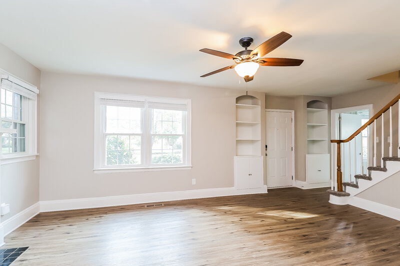 1,785/Mo, 305 S Mulberry St Cherryville, NC 28021 Living Room View 2