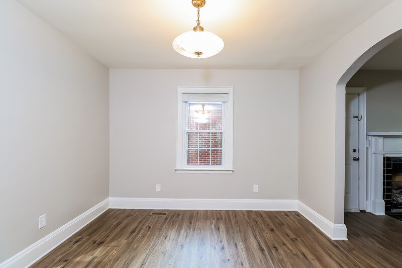 1,785/Mo, 305 S Mulberry St Cherryville, NC 28021 Dining Room View