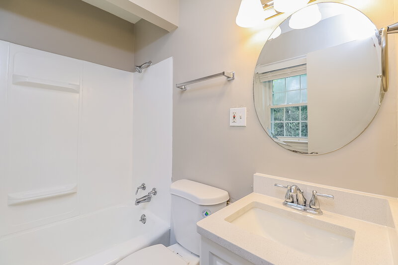 1,785/Mo, 305 S Mulberry St Cherryville, NC 28021 Bathroom View