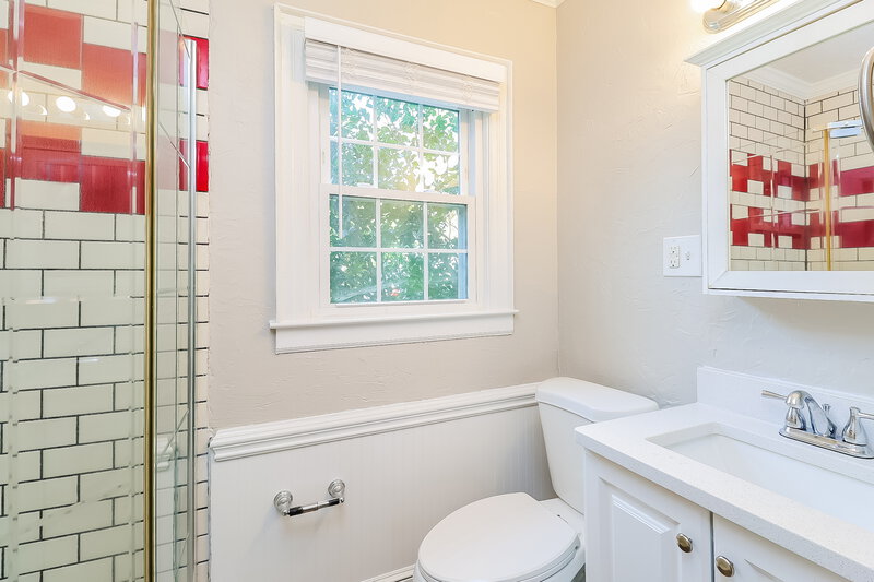 1,785/Mo, 305 S Mulberry St Cherryville, NC 28021 Bathroom View 2