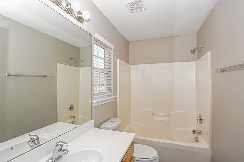 1,890/Mo, 102 Glencroft Dr Wingate, NC 28174 Main Bathroom View