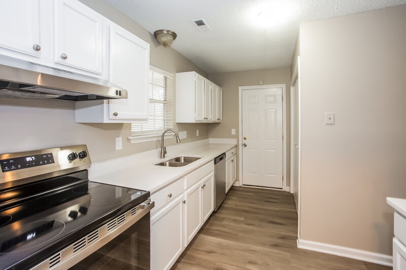 1,720/Mo, 8127 Sheringham Way Charlotte, NC 28227 Kitchen View