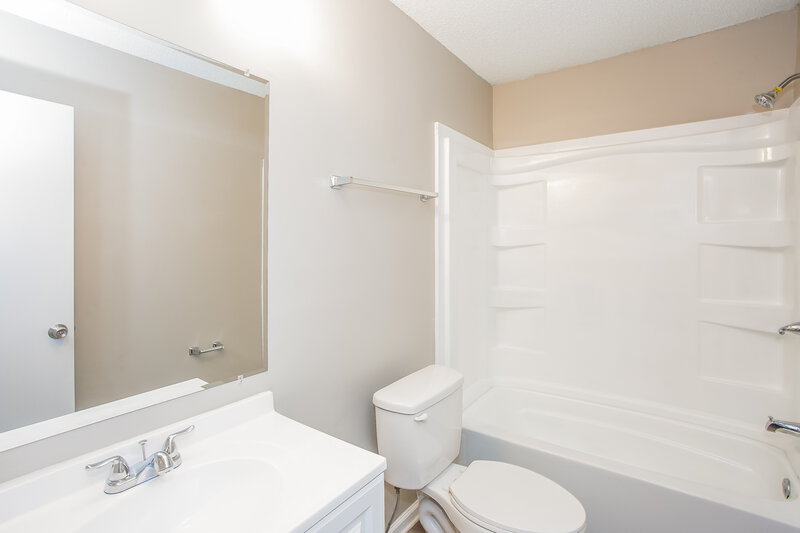 1,720/Mo, 8127 Sheringham Way Charlotte, NC 28227 Main Bathroom View
