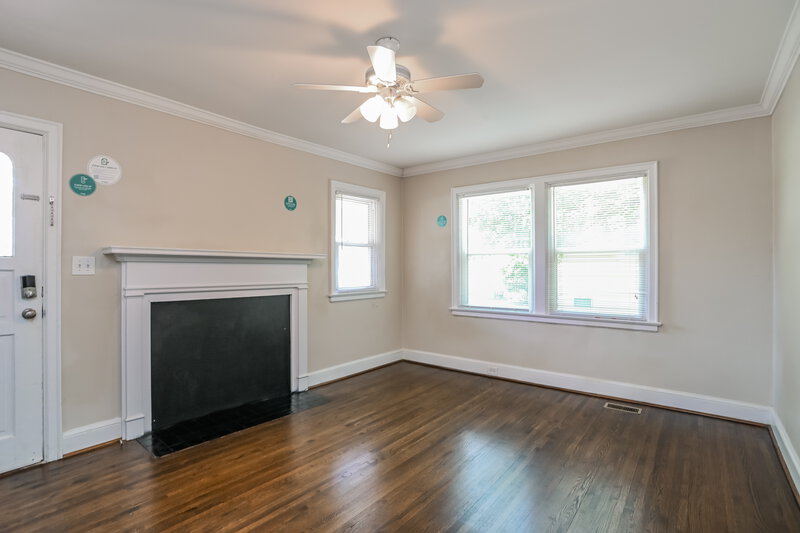 1,665/Mo, 2400 Morton St Charlotte, NC 28208 Living Room View