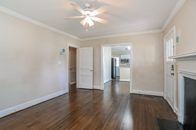 1,665/Mo, 2400 Morton St Charlotte, NC 28208 Living Room View 2