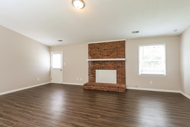 1,820/Mo, 3557 Heather Ln Gastonia, NC 28056 Living Room View 2