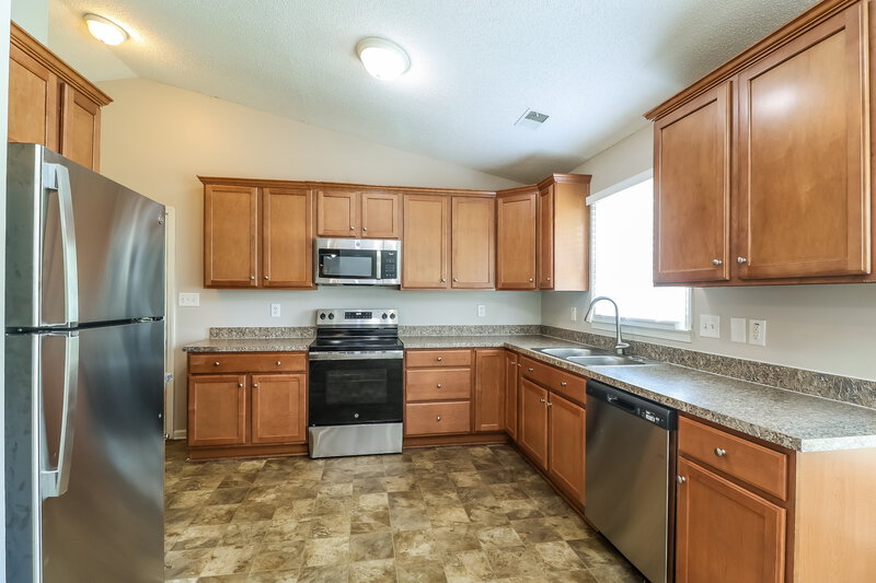 1,820/Mo, 3557 Heather Ln Gastonia, NC 28056 Kitchen View 2