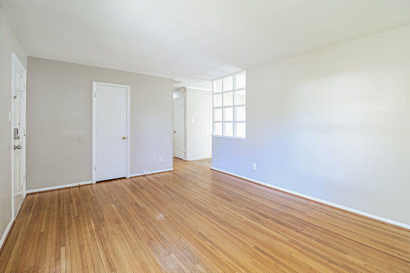 1,650/Mo, 3515 Archer Ave Charlotte, NC 28217 Living Room View 2