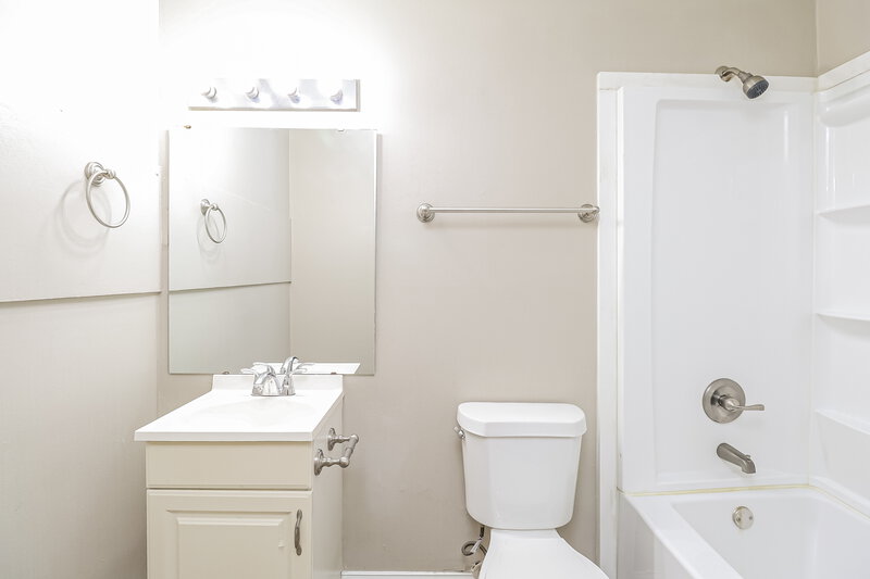 1,650/Mo, 3515 Archer Ave Charlotte, NC 28217 Bathroom View