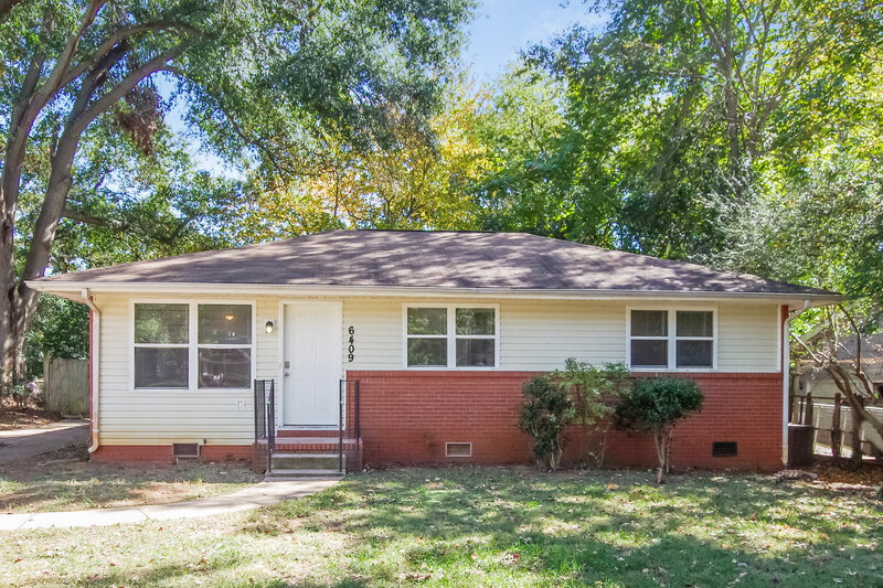 1,575/Mo, 6409 Skycrest Ln Charlotte, NC 28217 Front View