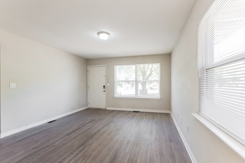 1,575/Mo, 6409 Skycrest Ln Charlotte, NC 28217 Living Room View