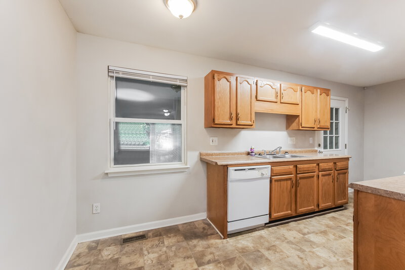 1,575/Mo, 6409 Skycrest Ln Charlotte, NC 28217 Dining Room View