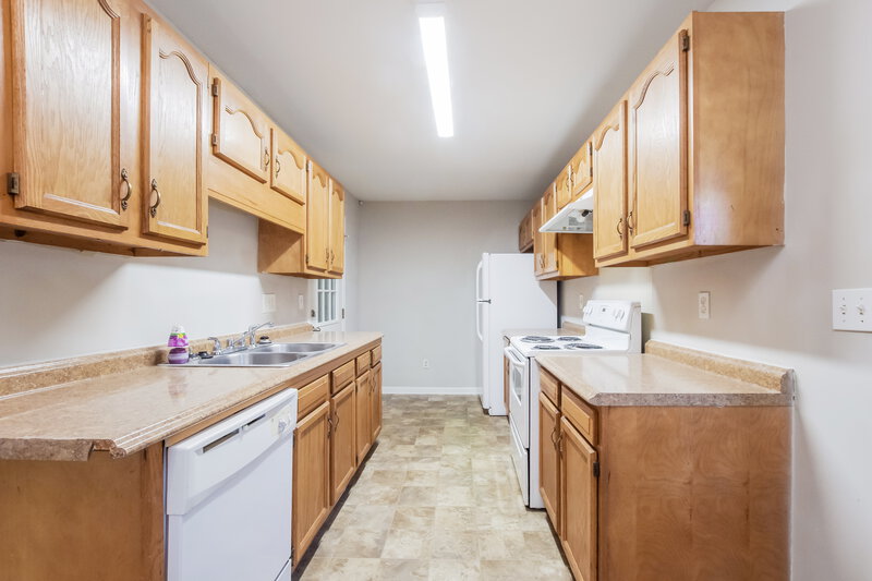 1,575/Mo, 6409 Skycrest Ln Charlotte, NC 28217 Kitchen View