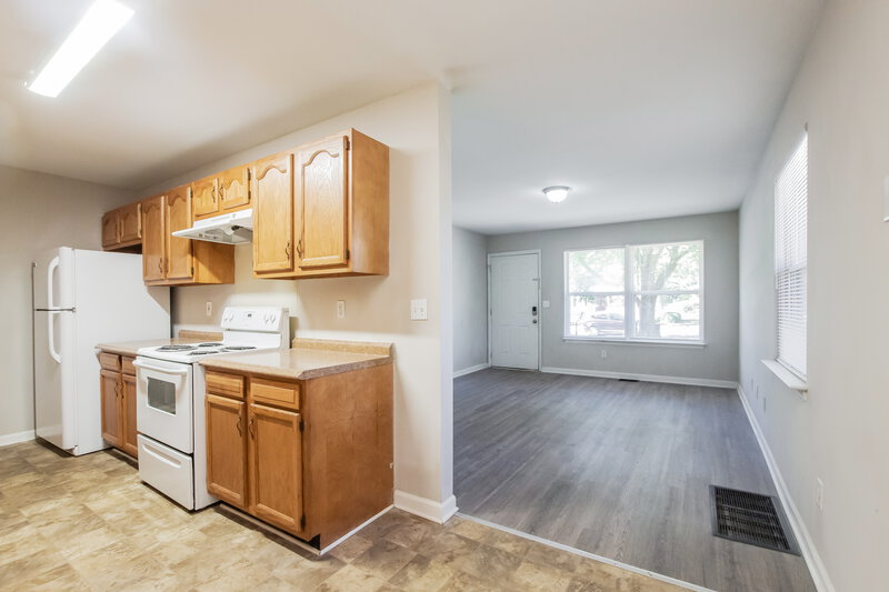 1,575/Mo, 6409 Skycrest Ln Charlotte, NC 28217 Kitchen View 2