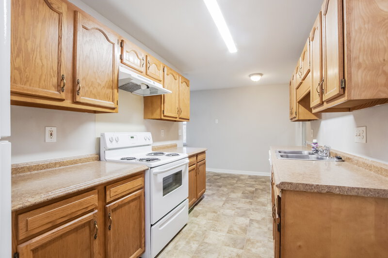 1,575/Mo, 6409 Skycrest Ln Charlotte, NC 28217 Kitchen View 3