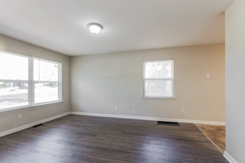 1,575/Mo, 6409 Skycrest Ln Charlotte, NC 28217 Main Bedroom View 3