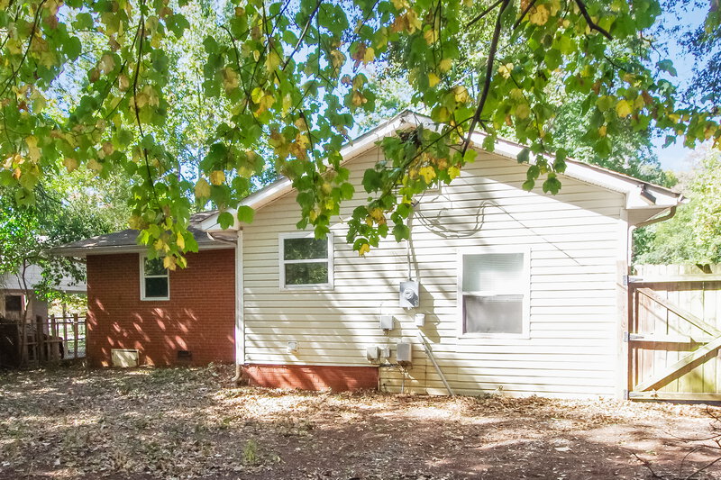 1,575/Mo, 6409 Skycrest Ln Charlotte, NC 28217 Rear View