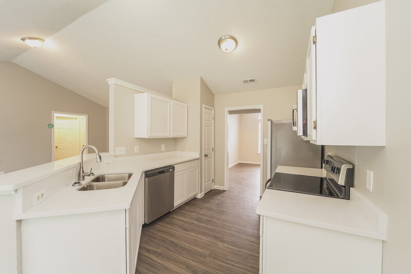 1,915/Mo, 2400 Celosia Dr Charlotte, NC 28262 Kitchen View 2