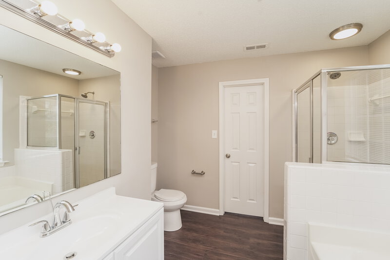 1,915/Mo, 2400 Celosia Dr Charlotte, NC 28262 Main Bathroom View