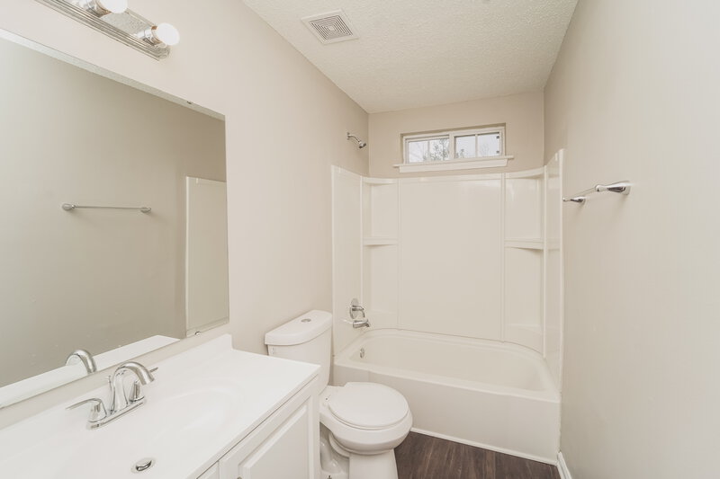 1,915/Mo, 2400 Celosia Dr Charlotte, NC 28262 Bathroom View