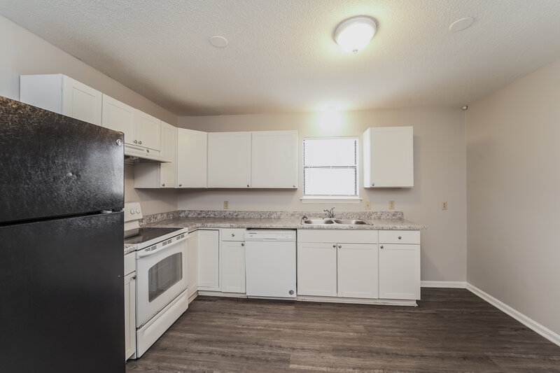 1,520/Mo, 6912 Delta Lake Dr Charlotte, NC 28215 Kitchen View 2