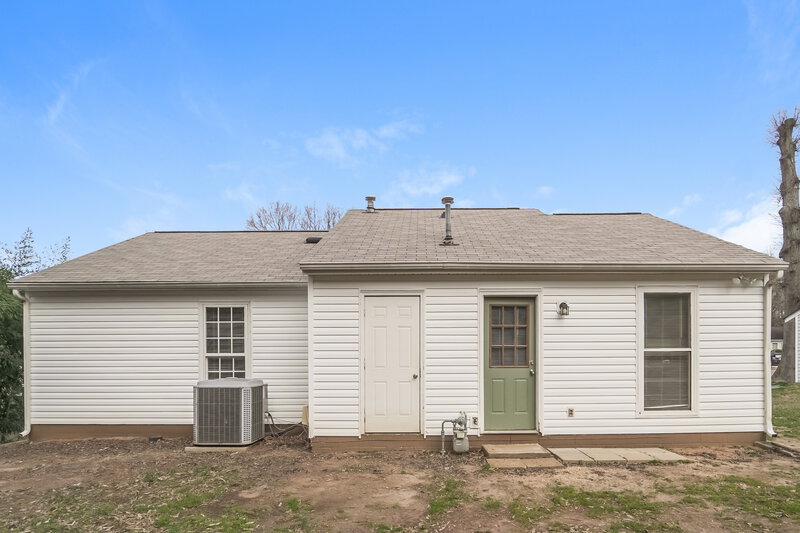 1,520/Mo, 6912 Delta Lake Dr Charlotte, NC 28215 Rear View