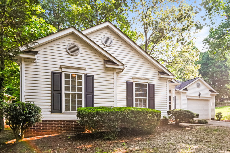 1,800/Mo, 5833 Lawnmeadow Dr Charlotte, NC 28216 Front View