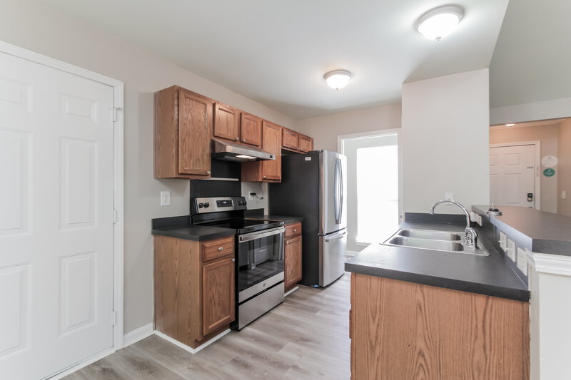 2,500/Mo, 5833 Lawnmeadow Dr Charlotte, NC 28216 Kitchen View