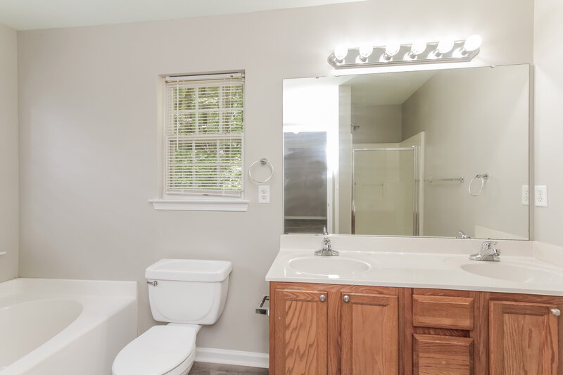 2,500/Mo, 5833 Lawnmeadow Dr Charlotte, NC 28216 Main Bathroom View