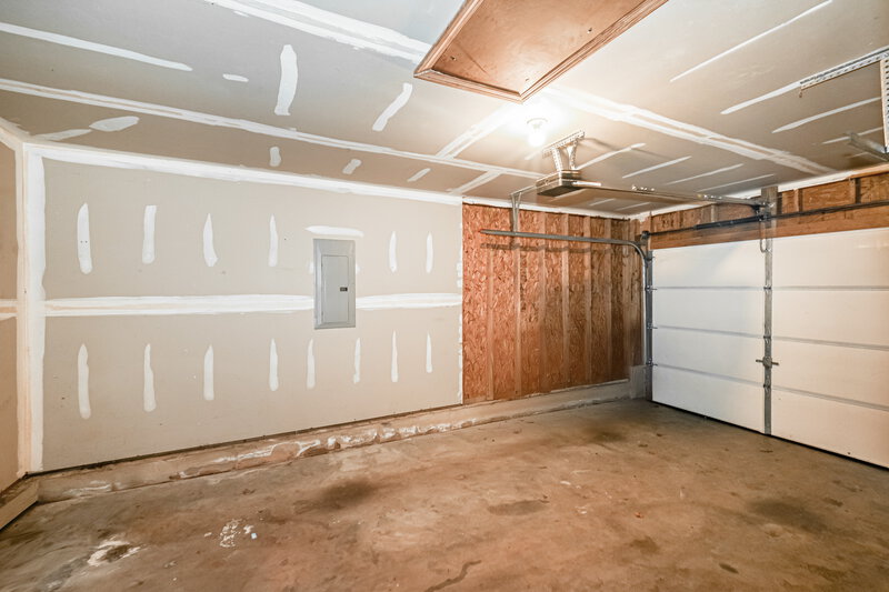 1,800/Mo, 5833 Lawnmeadow Dr Charlotte, NC 28216 Garage View