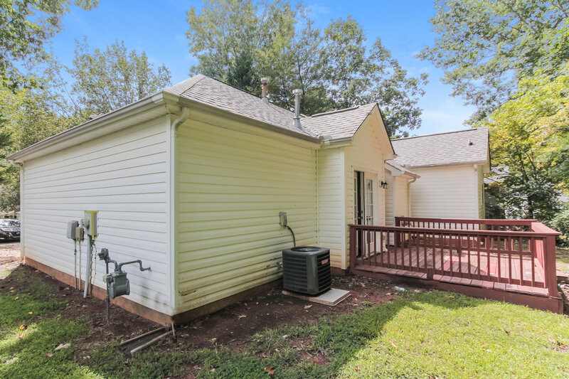 2,500/Mo, 5833 Lawnmeadow Dr Charlotte, NC 28216 Rear View